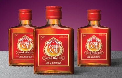 工藝雕琢玻璃酒瓶圖片